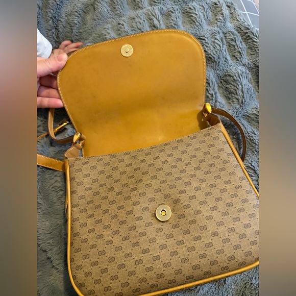 Gucci Vintag Crossbody Bag - Picture 2 of 11